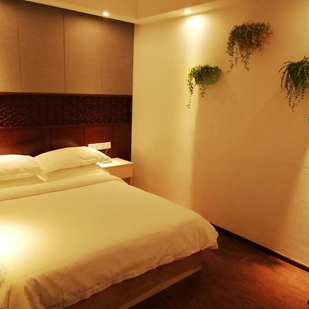 Royal Holiday Hotel Yangon Dış mekan fotoğraf