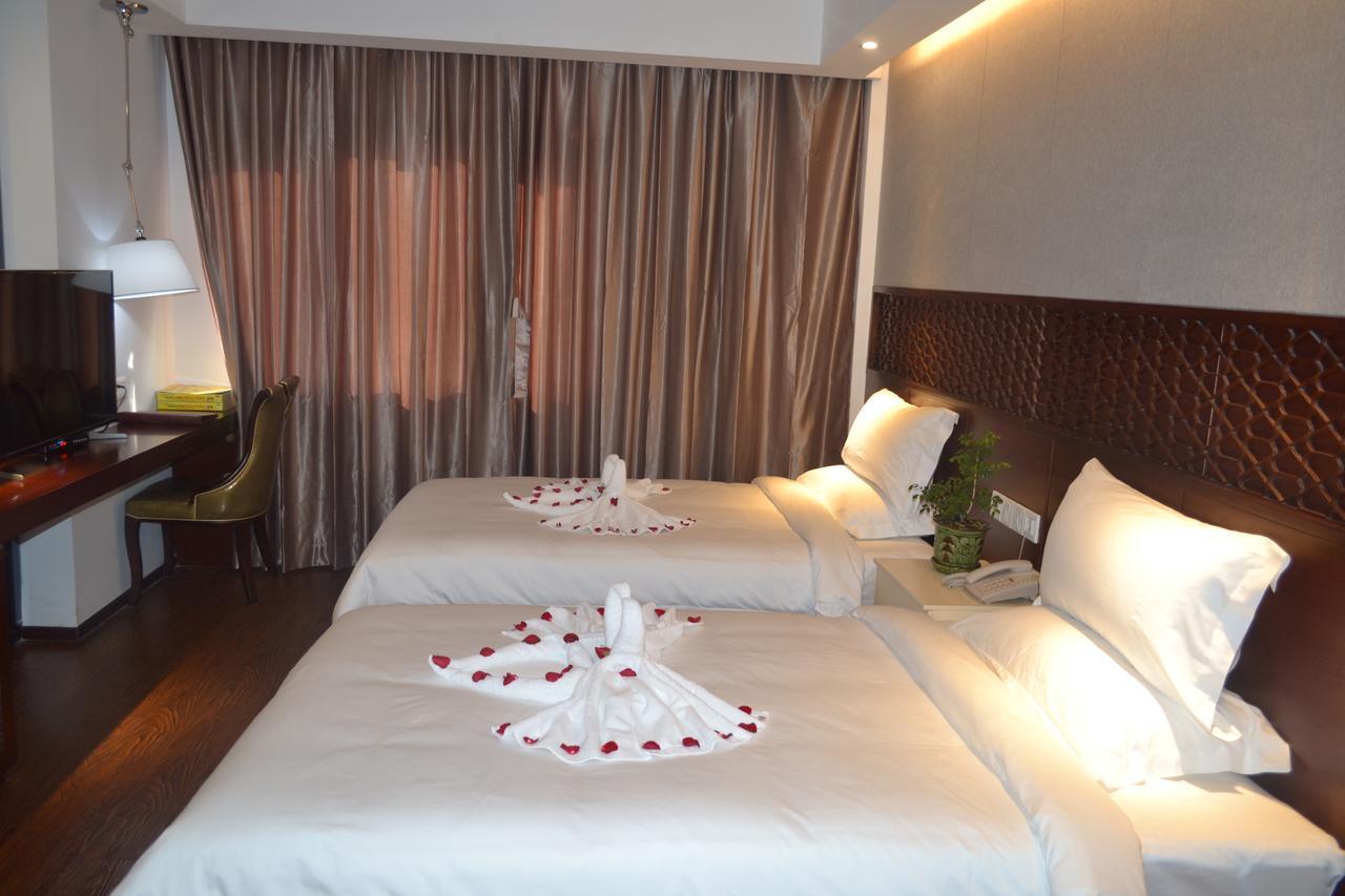 Royal Holiday Hotel Yangon Dış mekan fotoğraf