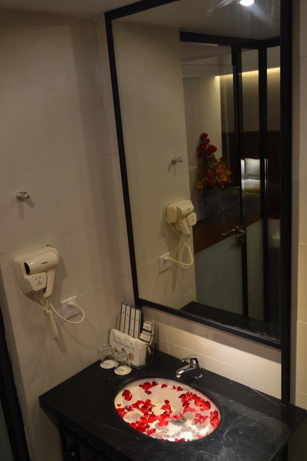 Royal Holiday Hotel Yangon Dış mekan fotoğraf