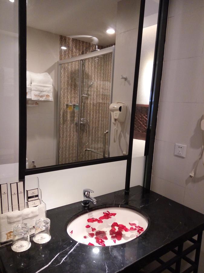 Royal Holiday Hotel Yangon Dış mekan fotoğraf