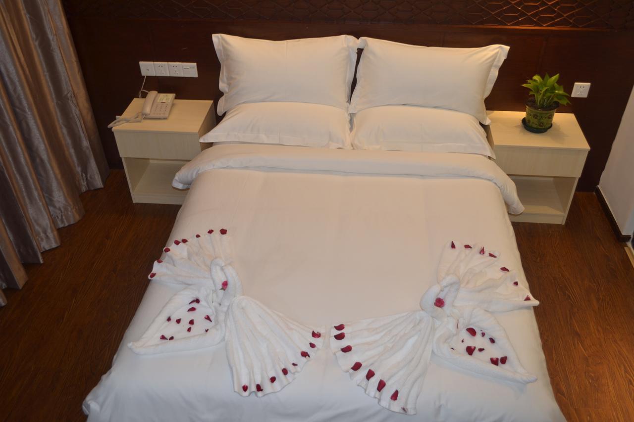 Royal Holiday Hotel Yangon Dış mekan fotoğraf