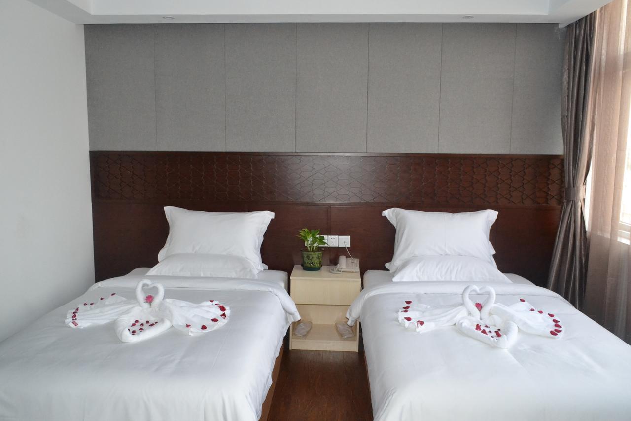 Royal Holiday Hotel Yangon Dış mekan fotoğraf