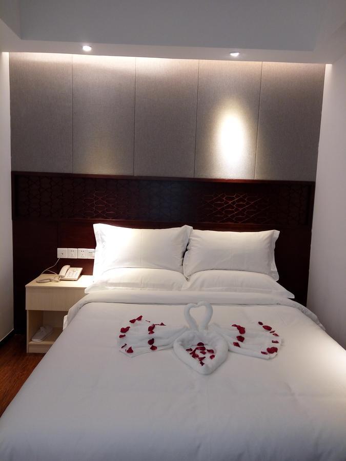 Royal Holiday Hotel Yangon Dış mekan fotoğraf