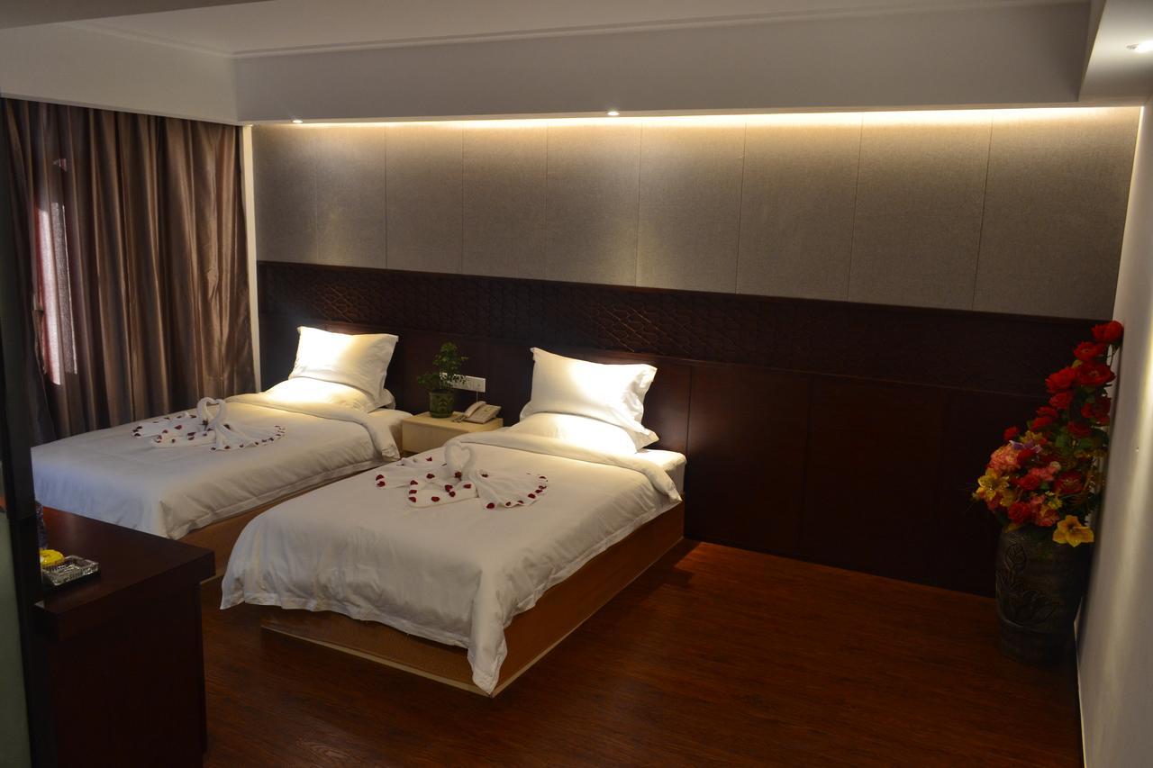 Royal Holiday Hotel Yangon Dış mekan fotoğraf