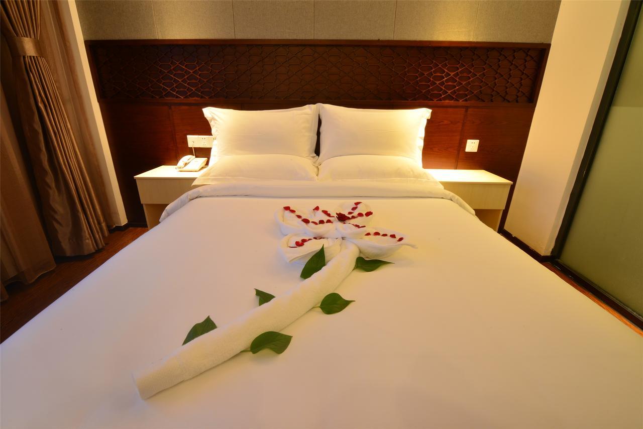 Royal Holiday Hotel Yangon Dış mekan fotoğraf
