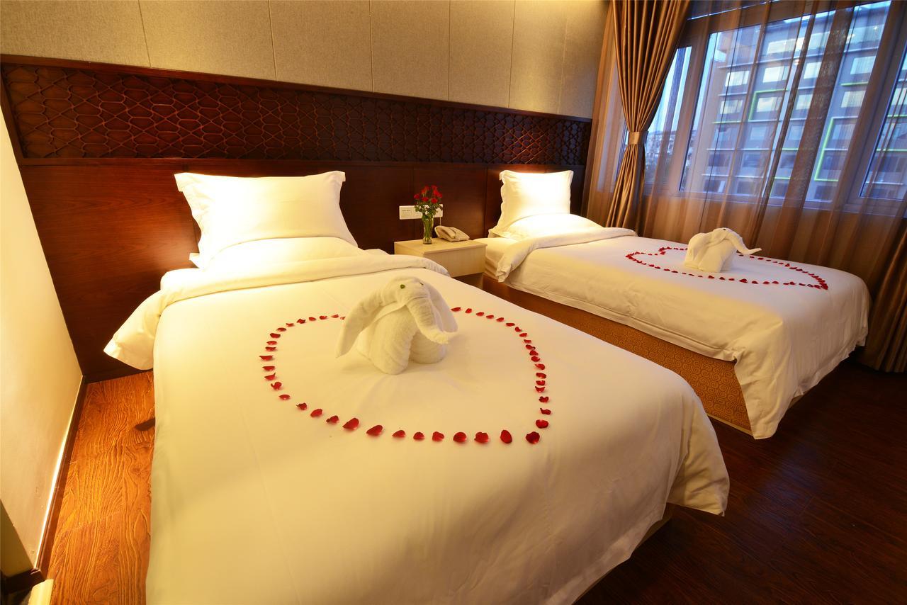 Royal Holiday Hotel Yangon Dış mekan fotoğraf