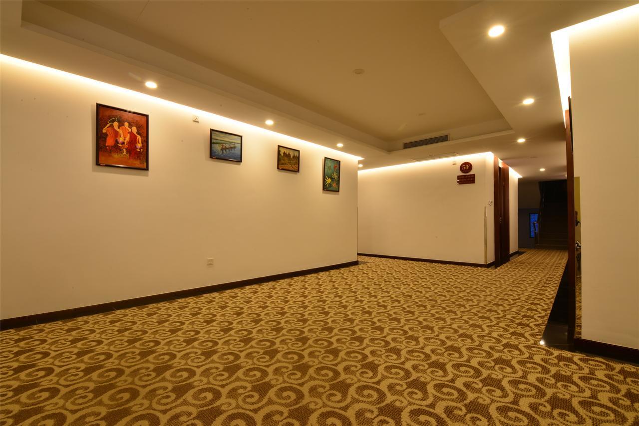 Royal Holiday Hotel Yangon Dış mekan fotoğraf