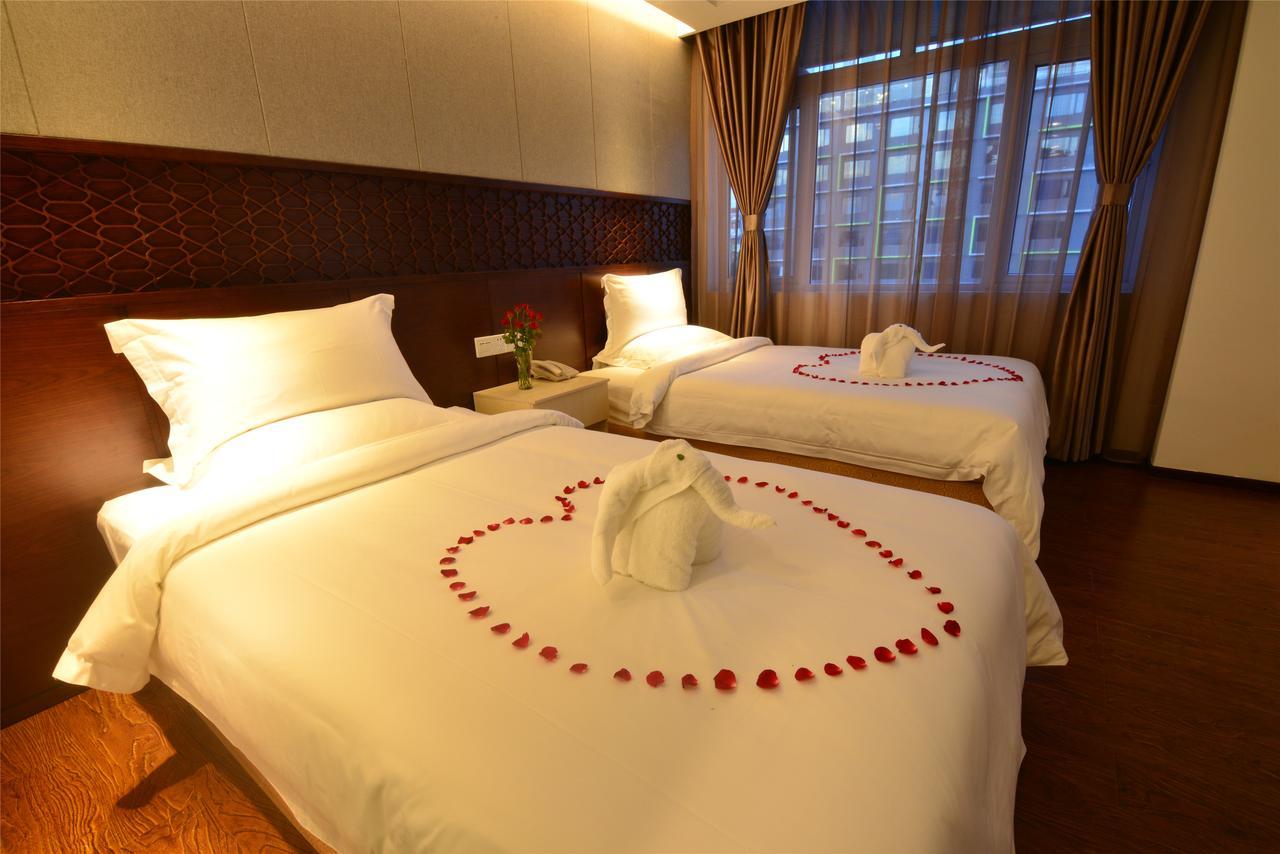 Royal Holiday Hotel Yangon Dış mekan fotoğraf