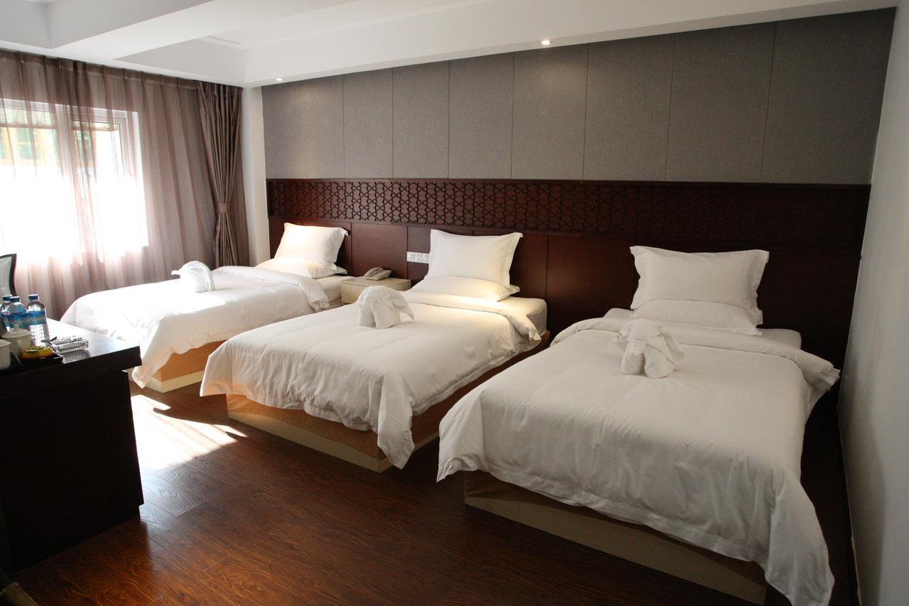 Royal Holiday Hotel Yangon Oda fotoğraf