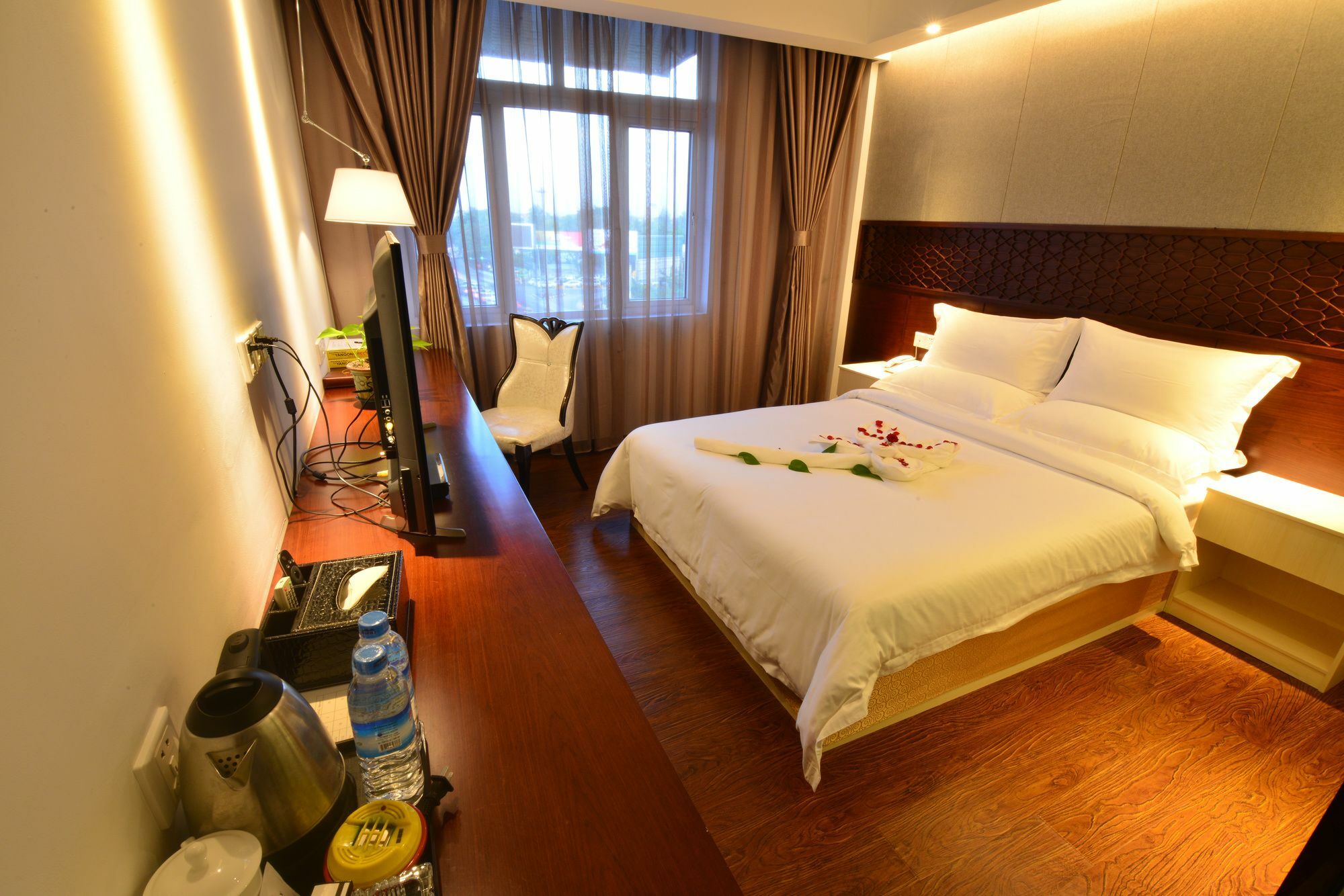 Royal Holiday Hotel Yangon Dış mekan fotoğraf